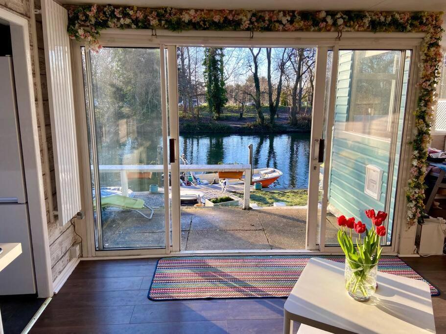 Apartment Idyllic Island With Boat *