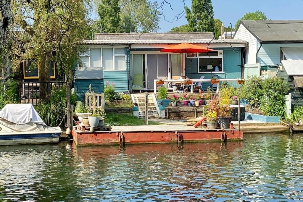 Idyllic Island With Boat Apartment